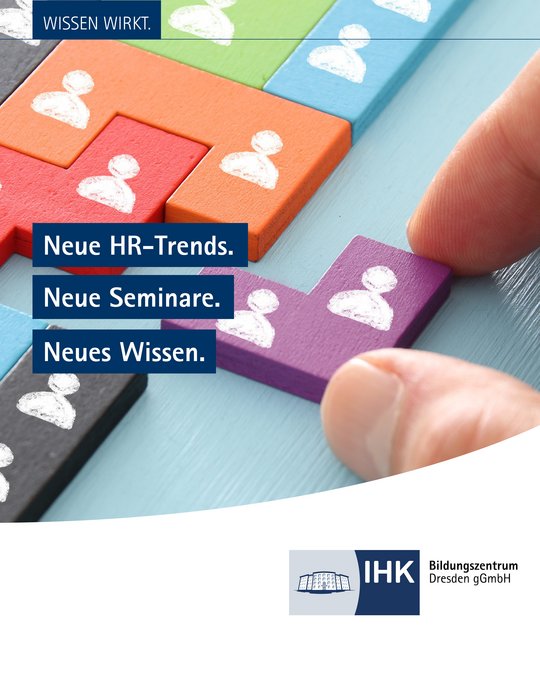 Ein bunter Puzzle-Hintergrund zeigt verschiedene Puzzlestücke mit Symbolen von Personen. Darauf stehen die Texte: "Neue HR-Trends. Neue Seminare. Neues Wissen." Das IHK Bildungszentrum Dresden wird im unteren Bereich erwähnt.