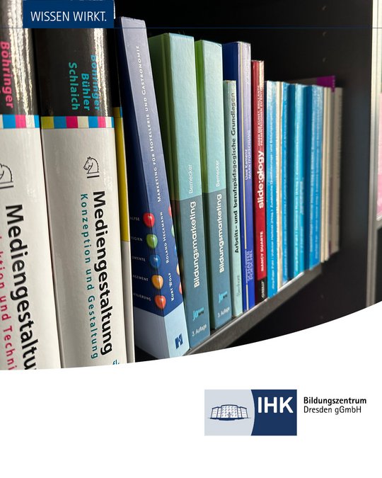 A bookshelf filled with various colorful books related to media design, education, and presentation techniques. The top of the image includes the text "WISSEN WIRKT" and a logo of IHK Bildungszentrum Dresden GmbH at the bottom corner.