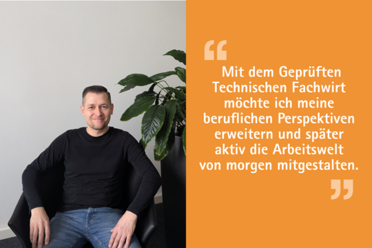 A man sits in a chair beside a potted plant, smiling at the camera. On the right, text in German states his intention to expand professional perspectives with a qualification that will help shape the future of the working world.