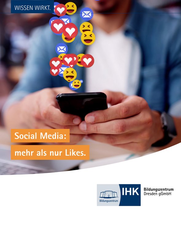 Person am Handy auf Social Media Plattformen