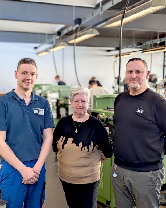 3 Ausbilder in Werkstatt
