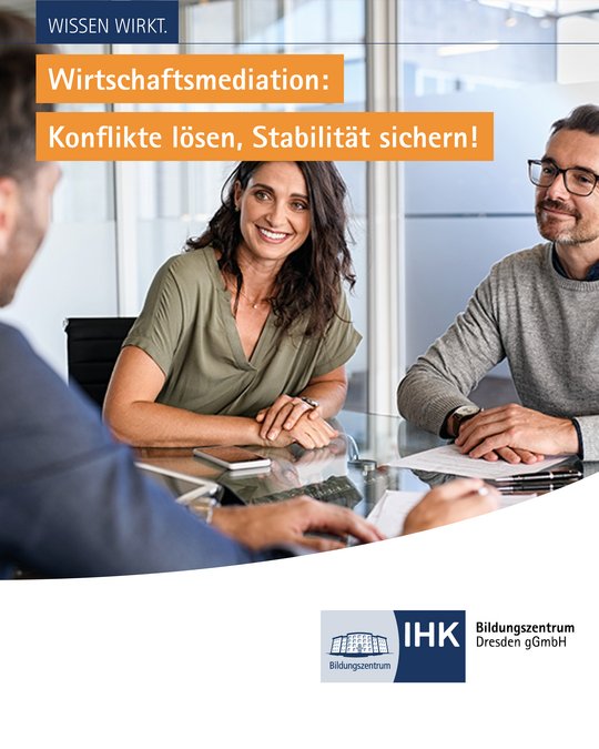 3 Personen in Besprechung