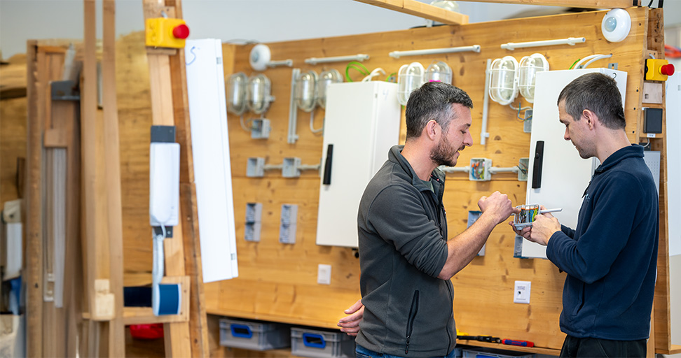 Bild für Kurs: Elektrofachkraft für festgelegte Tätigkeiten | Grundlagenkurs